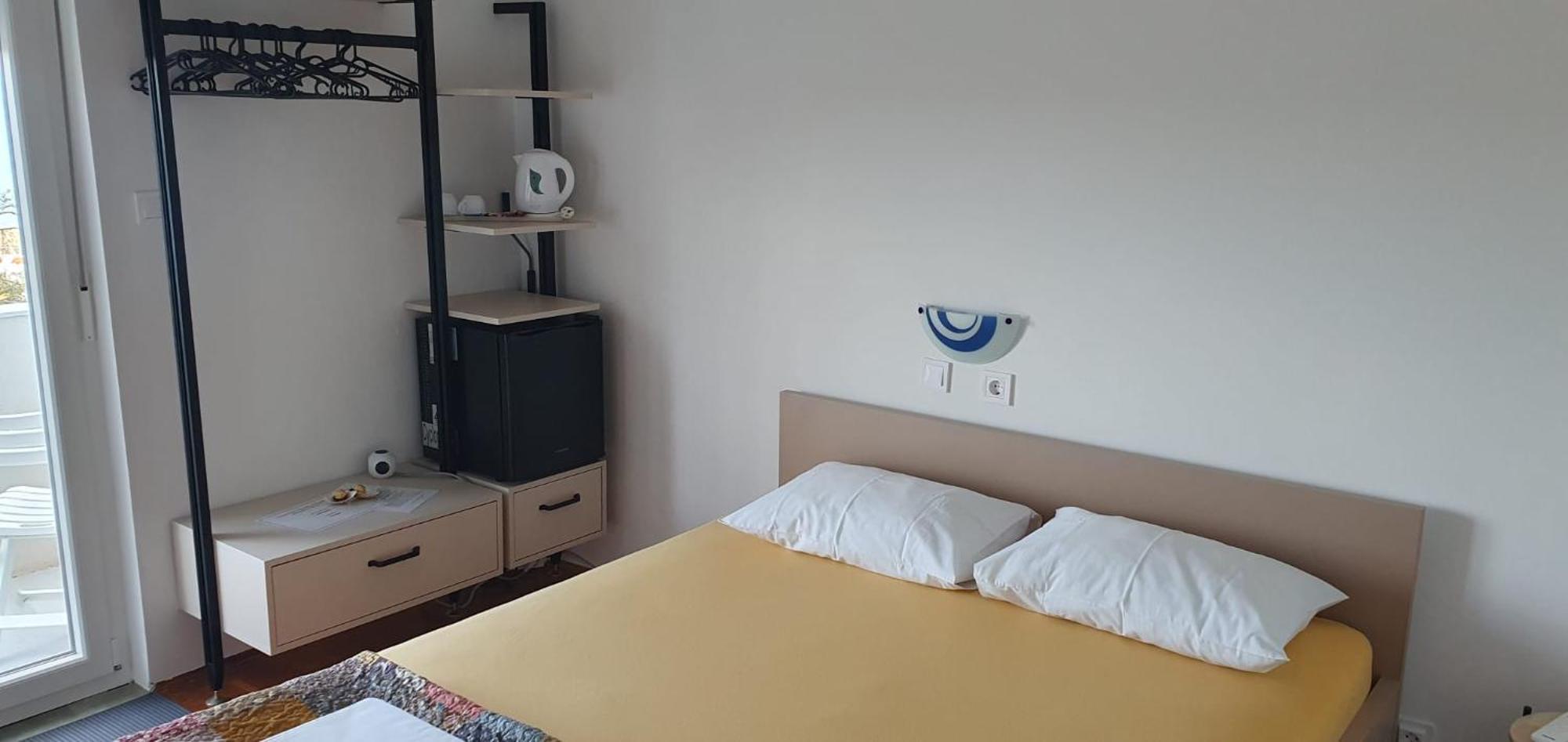Apartments & Rooms Fam Ribaric Banjol Room photo