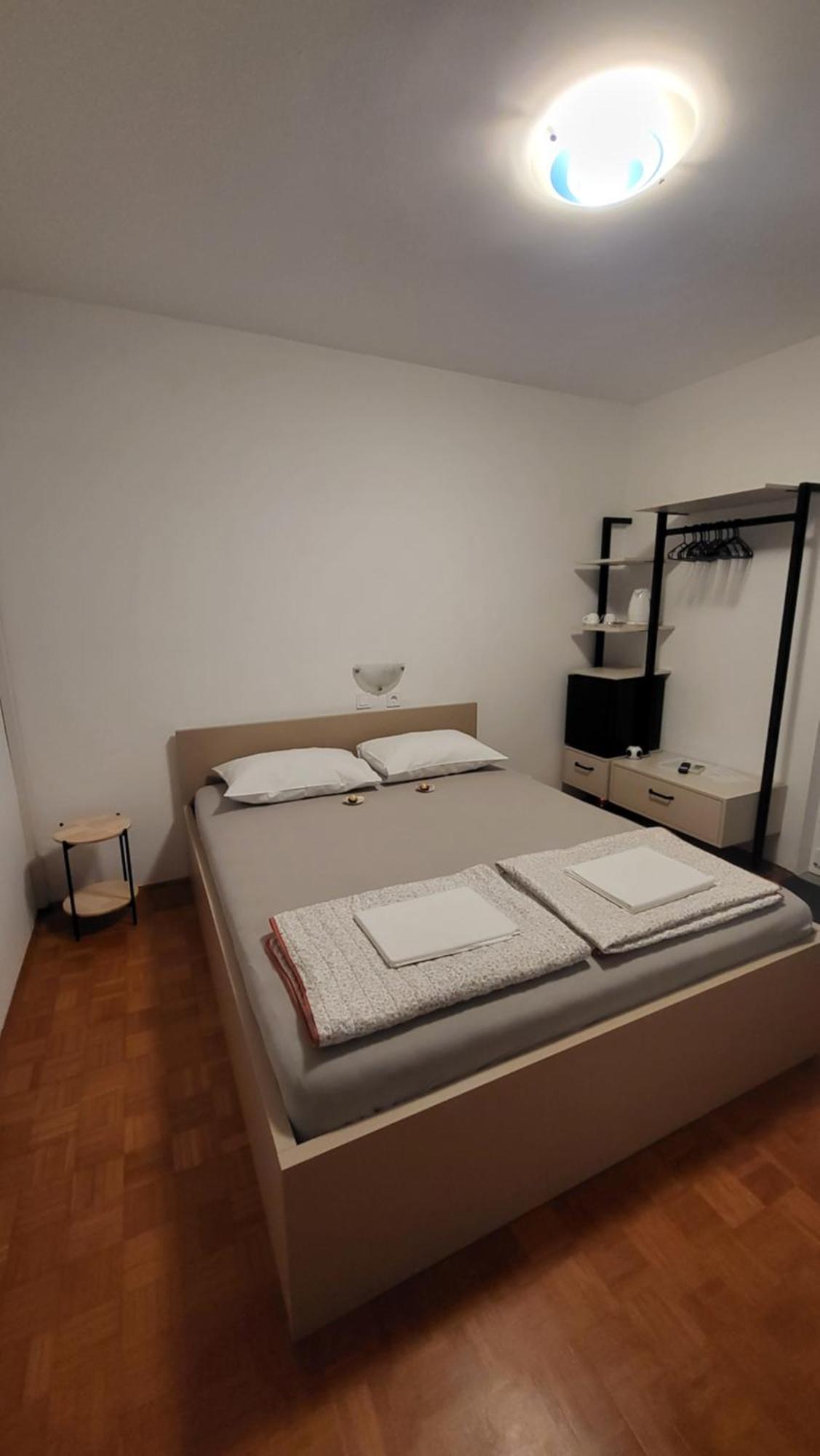 Apartments & Rooms Fam Ribaric Banjol Room photo