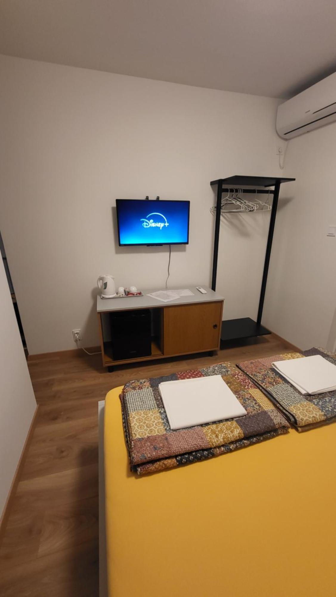 Apartments & Rooms Fam Ribaric Banjol Room photo